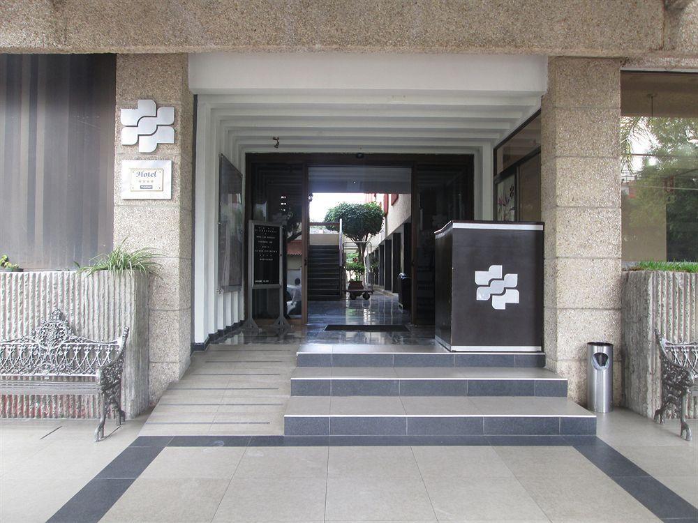 Hotel Las Pergolas Guadalajara Bagian luar foto